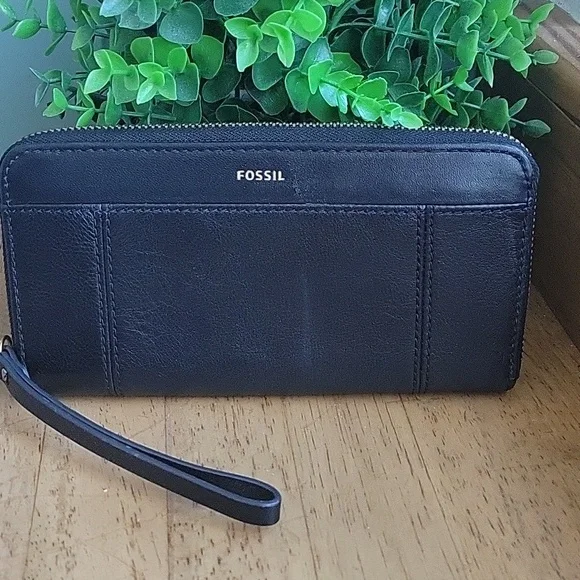 Fossil and Kate Spade Wallet Bundle - Picture 2 of 16